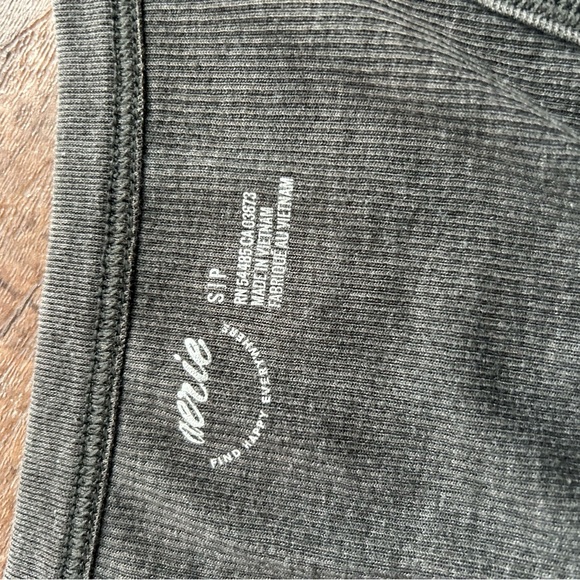 Ribbed Button-Front Tank Top - Picture 3 of 3